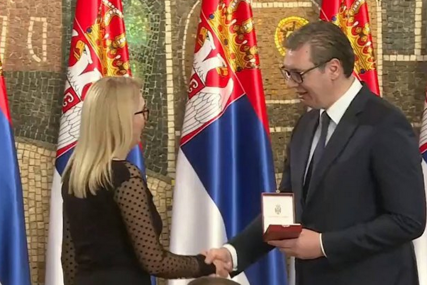 POSTHUMNO ODLIKOVANJE Zlatna medalja za hrabrost "Miloš Obilić" Slavku Јovičiću