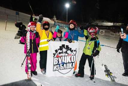 Vučko iz Bloka na “olimpijskoj ljepotici”: Skijamo za pomoć i osmijeh na licu višečlanih porodica (FOTO)