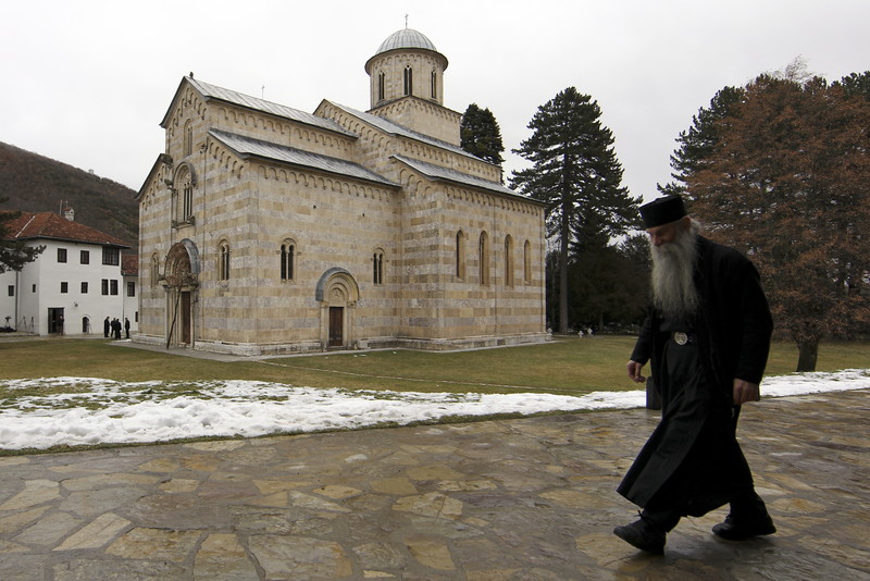 ZAŠTITA VISOKIH DEČANA Srpska pravoslavna crkva poručila da će braniti svoj identitet svim pravnim sredstvima