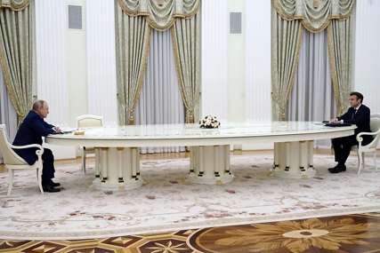 IGRA MOĆI ILI PUTINOVA PARANOJA Kakva misterija se krije iza ogromnog stola ruskog predsjednika (FOTO)
