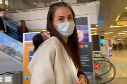 Vidno iscrpljena i sa maskom na licu: Anastasija se vratila iz inostranstva NAKON PROPALOG NASTUPA (VIDEO)