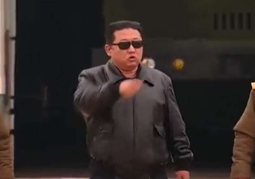 U STILU TOP GANA Lider Sjeverne Koreje nadgledao lansiranje nove interkontinentalne rakete (VIDEO)