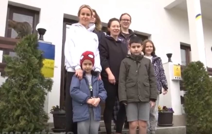 Ruska porodica zbrinula više ukrajinskih porodica "Nema veze da li je neko iz Ukrajine ili Rusije, mi smo braća"