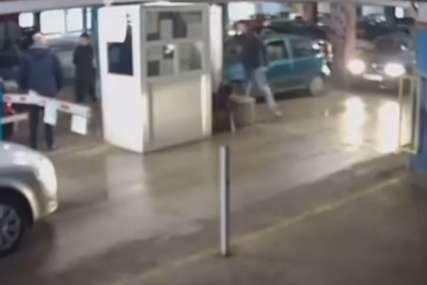 Udario ga šakom u glavu: Muškarac zbog jedne KM napao radnika na parkingu (VIDEO)