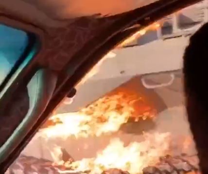 “Da li ste sigurni da želite rat” Ukrajinka iz automobila u pokretu baca Molotovljev koktel na ruski tenk (VIDEO)