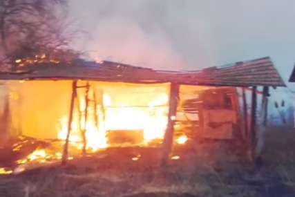 POŽARI KOD PRIJEDORA Izgorjelo sedam pomoćnih i jedan stambeni objekat (FOTO)