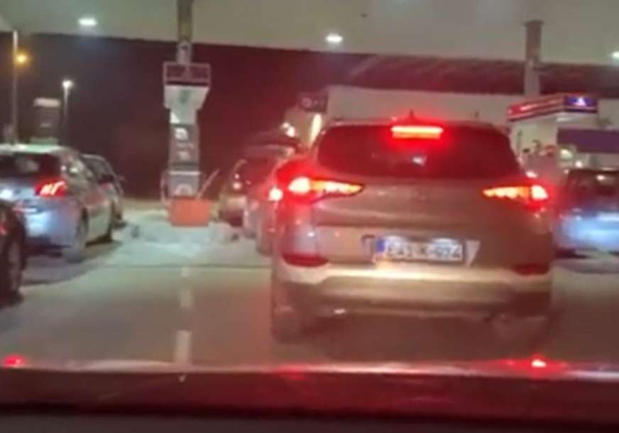 Gužve na benzinskim pumpama u BiH: Cijena goriva se približava magičnoj granici od TRI KM (VIDEO)