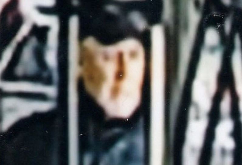 Policija objavila fotografije: Potraga za muškarcem koji je OSTAVIO BOMBU U TRAMVAJU u Sarajevu