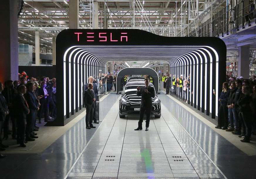 KINA POOŠTRILA OGRANIČENJA Tesla prekida rad u fabrici u Šangaju zbog kovid lokdauna
