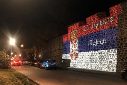 Trebinjci se prisjetili stravične NATO agresije: Zidine Starog grada u bojama trobojke
