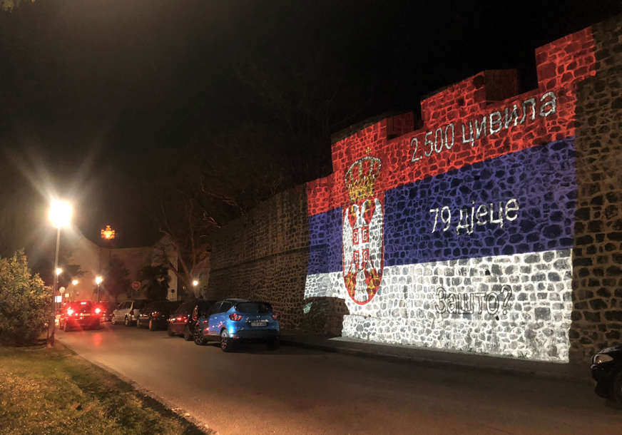 Trebinjci se prisjetili stravične NATO agresije: Zidine Starog grada u bojama trobojke