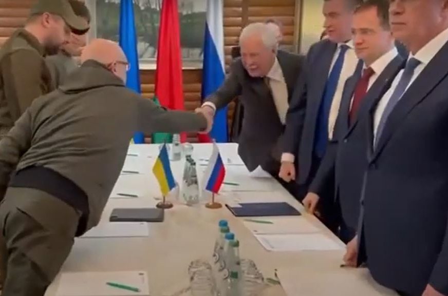 Počela nova runda pregovora: Ukrajinci ponovo stigli u VOJNIM UNIFORMAMA (VIDEO)