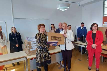 Ministarka Trivić posjetila Derventu: Osnovna škola "Nikola Tesla" biće obnovljena