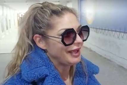 "Ovo košta" Pjevačica pustila glas nasred aerodroma, pa iznenadila sve (VIDEO)