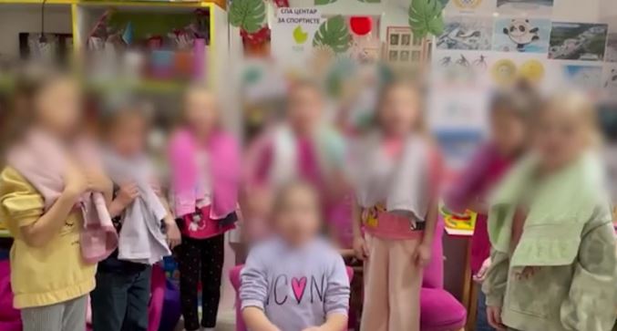 "I šta ćemo sad" Djevojčice u vrtiću pjevaju Konstraktin hit, pjesma za sve uzraste zapalila društvene mreže (VIDEO)