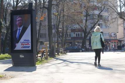 U Srbiji izlazi iz frižidera, a nas GLEDA S BILBORDA: Vučićeva predizborna kampanja postala regionalna (VIDEO)