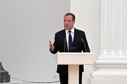 “Ispada da ćemo doručkovati sami” Medvedev tvrdi da je hrana tiho, ali grozno rusko oružje