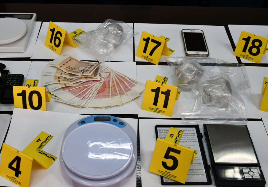 Pet osoba uhapšeno zbog droge: U pretresu pronađen heroin vrijednosti 50.000KM (FOTO)