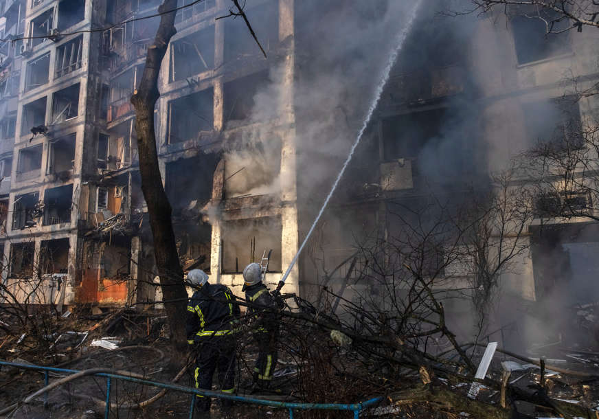 Urušila se zgrada visoka 12 spratova: Kijev granatiran, dvije osobe povrijeđene