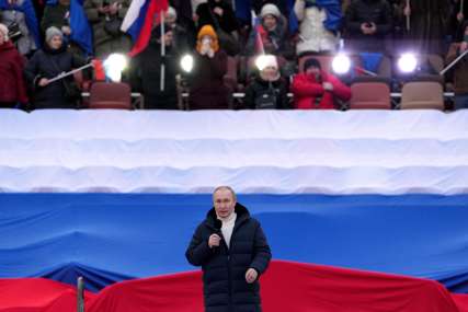 SALVE U SLAVU RUSIJE Putin se obratio građanima u Moskvi, pa citirao dijelove iz Jevanđelja po Jovanu (FOTO)