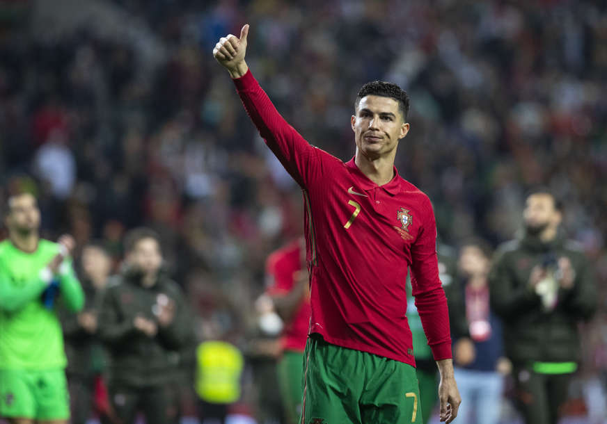 SKANDAL PORTUGALCA Ronaldo razbio telefon od navijača (VIDEO)