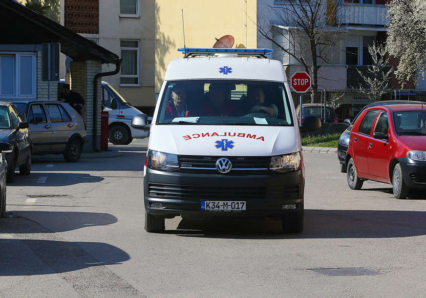 Teško povrijeđen u sudaru 3 vozila: Nakon ukazane pomoći u Doboju vozač prebačen u Banjaluku
