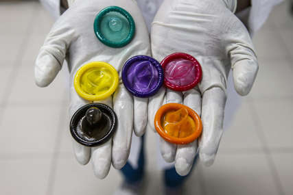 "Ljudi kupuju zalihe za budućnost" U Rusiji prodaja kondoma porasla za 170 odsto