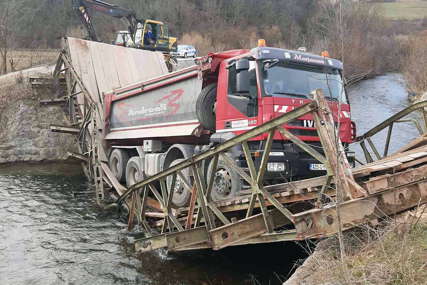 Nesvakidašnja nesreća kod Novog Grada: Srušio se most dok je KAMION PRELAZIO PREKO NJEGA (FOTO)