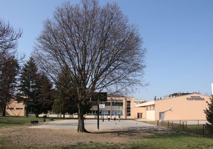 630 maraka za Kragujevac diglo RODITELJE OŠ "Branko Radičević" na noge: Tvrde da su sami pronašli PONUDU od oko 400 KM po djetetu