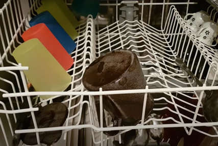 Ne stavljajte u mašinu za posuđe sve što je prljavo: Ove 3 stvari ni u ludilu ne bi trebalo u njoj da perete