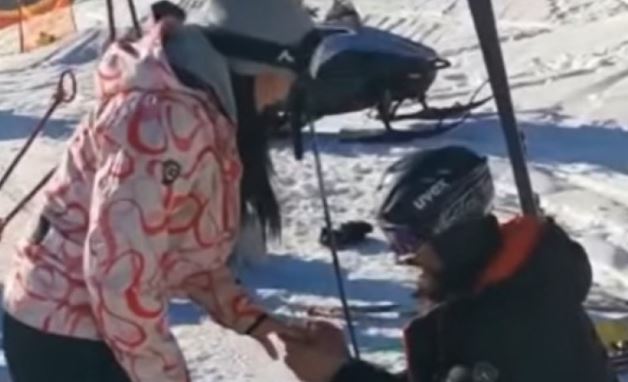 PROSIDBA GODINE NA BJELAŠNICI Mladić odglumio povredu, pa uz pomoć GSS zaprosio djevojku (VIDEO)