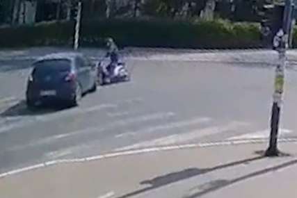 OBORIO GA I POBJEGAO  Vozač automobila pokosio motociklistu, pa ga samo zaobišao i otišao (VIDEO)