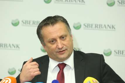 "Nismo tražili intervenciju od države, sami su se ponudili" Predsjednik uprave Sberbanke u Banjaluci tvrdi da će banka  PREŽIVJETI OVAJ UDAR
