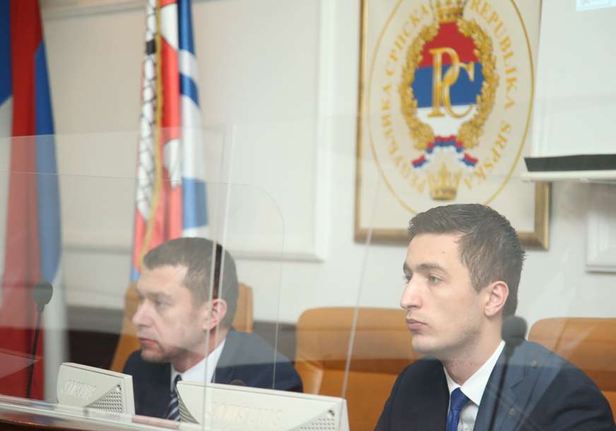 “Odbornici većine će se vratiti” Ilić poručio da će zasjedanje biti nastavljeno kad se Stanivuković umori od šetnje