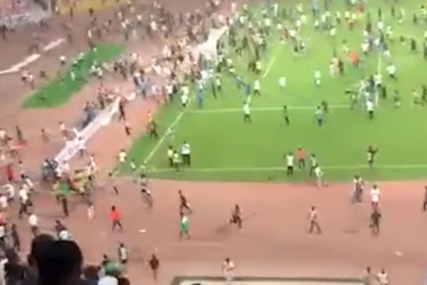 HAOS U NIGERIJI Navijači utrčali na teren nakon eliminacije "Lavova" (VIDEO)