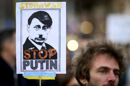 RUSOFOBIJA POSTAJE SVE BIZARNIJA Zbog Putina uništavaju votku, zabranjuju Dostojevskog, tuku imigrante