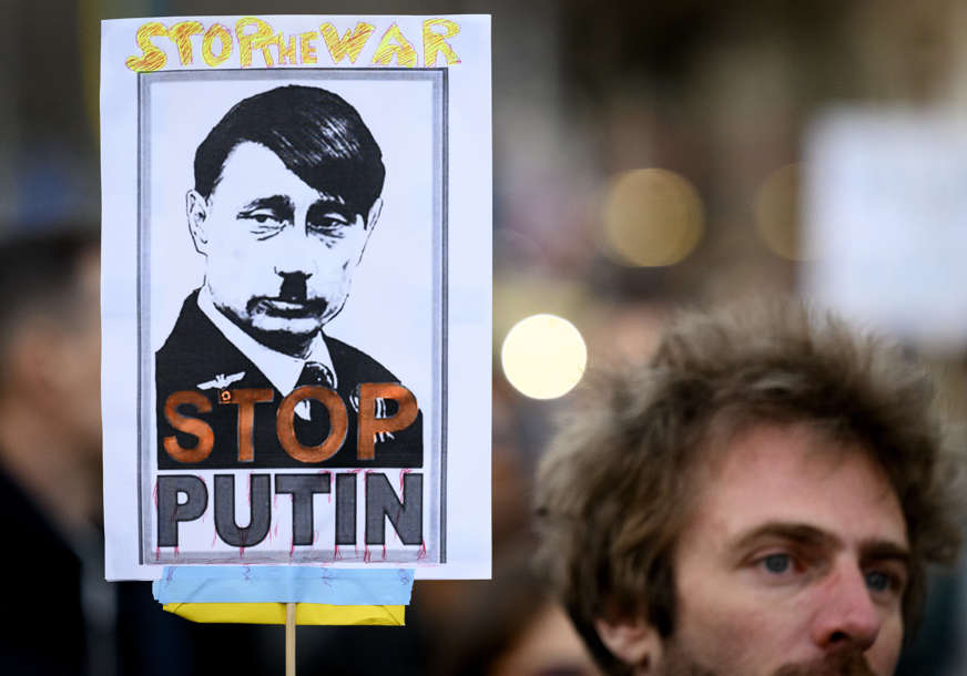 RUSOFOBIJA POSTAJE SVE BIZARNIJA Zbog Putina uništavaju votku, zabranjuju Dostojevskog, tuku imigrante