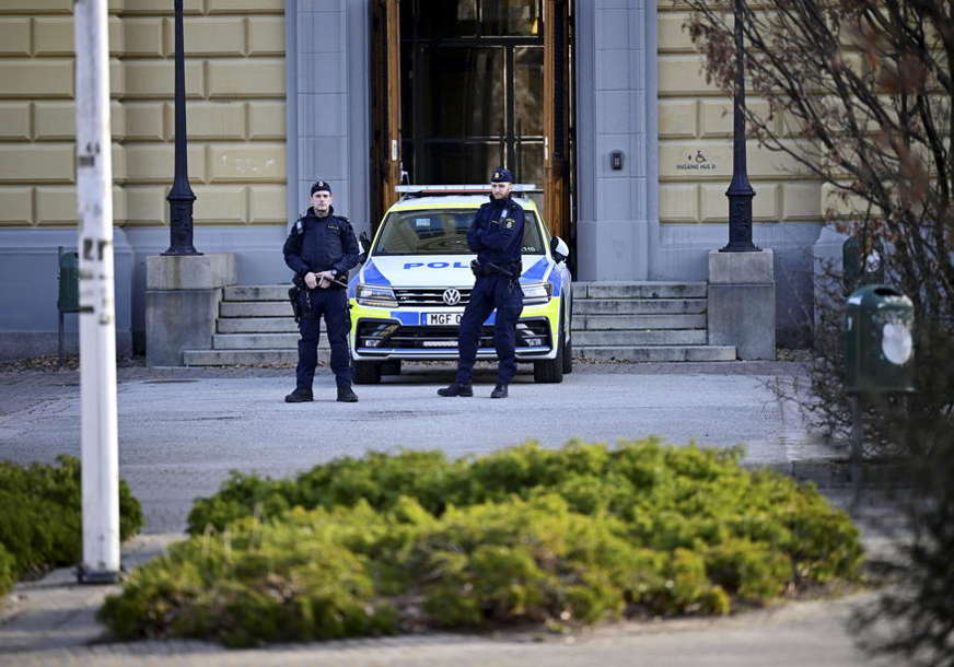 Zapaljena škola: Švedski ministar pravde tvrdi da su napadi na policiju NEPRIHVATLJIVI