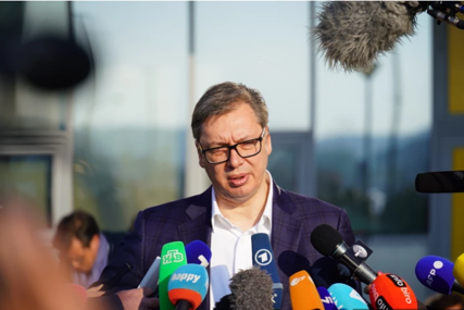 “Ne prihvatam da ga nazivaju Hitlerom, on nije histeričan i lud” Vučić otkrio detalje razgovora sa Putinom