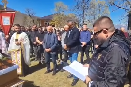 "BIO SI VUK IZ MOG ČOPORA" Na sahrani Laze Pajčina Baja Mali Knindža, grcajući u suzama, održao emotivan govor (VIDEO)