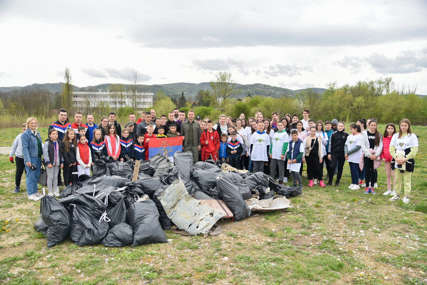Očišćen novi gradski park: U zajedničkoj akciji sportski klubovi i KUD "Pelagić" (FOTO)