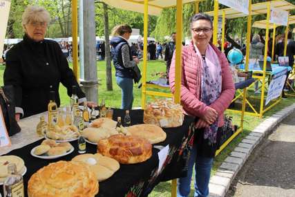 Tradicijom čuvaju identitet: Festivali privrede, gastronomije i kulture u Gradiški (FOTO)