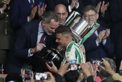 Hoakin i Betis 17 godina kasnije: Legendarni fudbaler "zelenih" osvojio drugi trofej Kupa Španije sa matičnim klubom (FOTO)