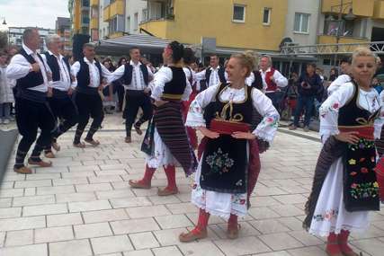 FESTIVAL FOLKORA UJEDINIO REGIJU Manifestacija u Istočnom Sarajevu okupila ljubitelje tradicionalne igre i pjesme