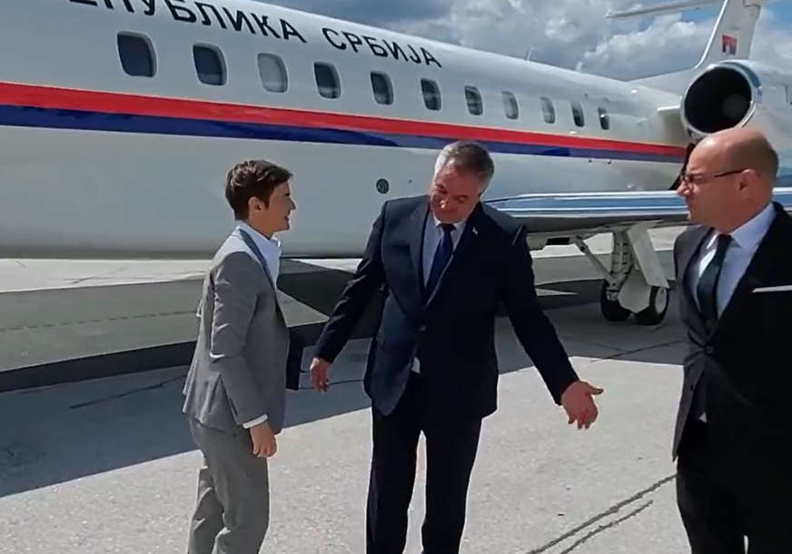 Višković dočekao Brnabićevu na sarajevskom aerodromu: Premijerka Srbije učestvuje u radu ekonomskog foruma na Jahorini (VIDEO)