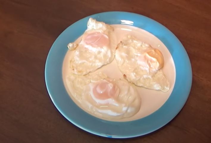 Trik za savršen doručak: Najveća greška kod pripreme jaja na oko