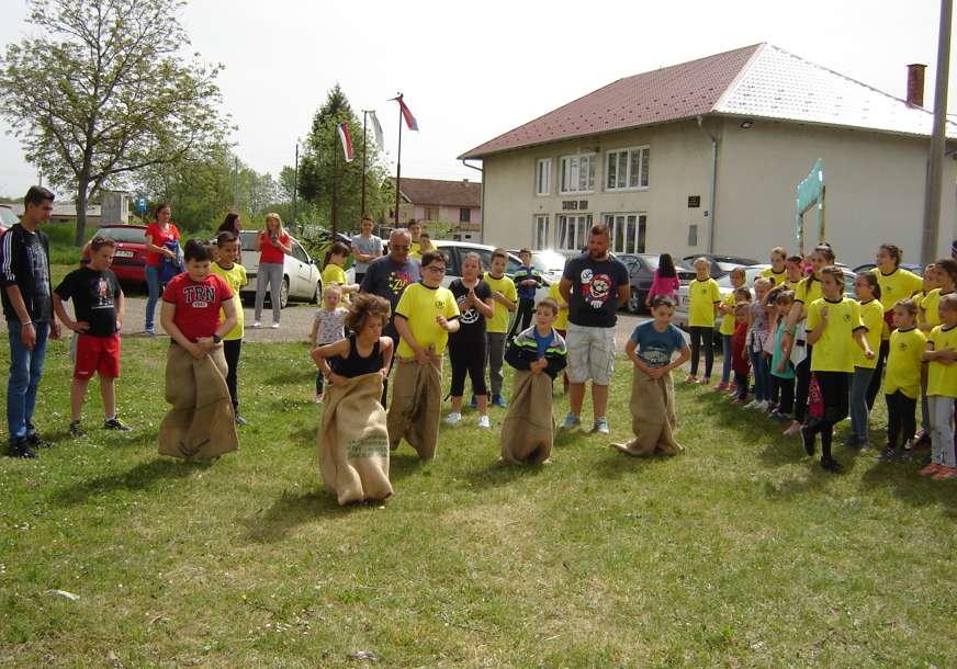 Vaskršnji dani u Kočićevu: Takmičenje u bojenju i ukrašavanju jaja (FOTO)