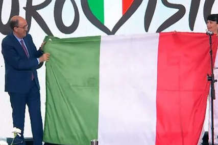 "Daću sve od sebe da našu zemlju predstavim na pravi način" Konstrakti za srećan put uručene italijanska i srpska zastava (FOTO)