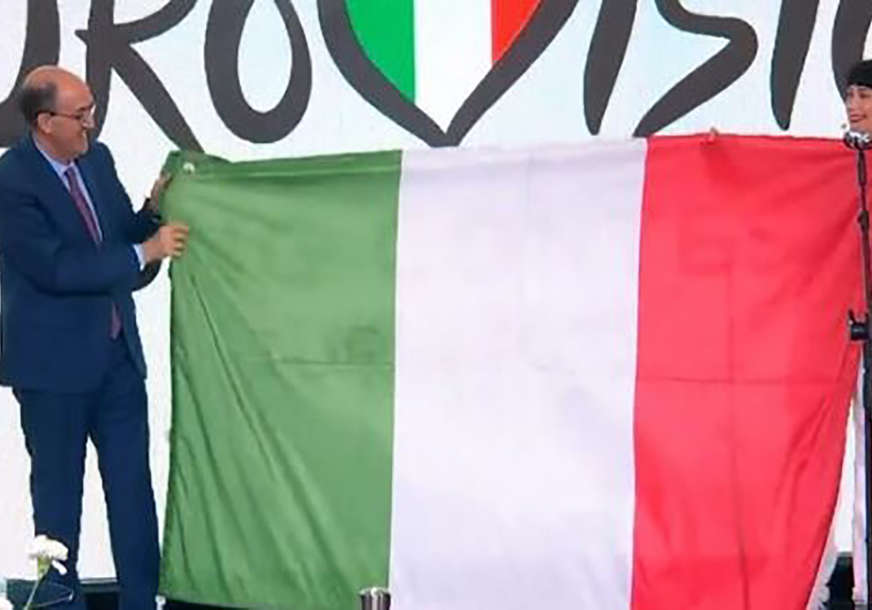 "Daću sve od sebe da našu zemlju predstavim na pravi način" Konstrakti za srećan put uručene italijanska i srpska zastava (FOTO)