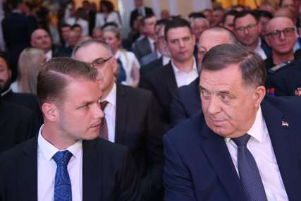 (FOTO) "Baš ti je porastao bicikl" Dodik ponovo pecnuo Stanivukovića, MREŽE SE USIJALE